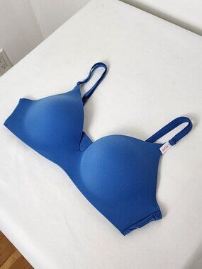 VS PINK Marshmallow Wireless Push-Up Bra Size M Adjustable Straps Hook Closure